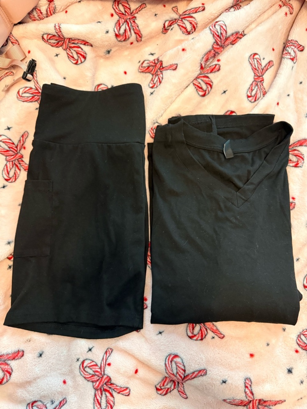 Black Women's Scrub Set - Comfortable V-Neck Top & Cargo Pants